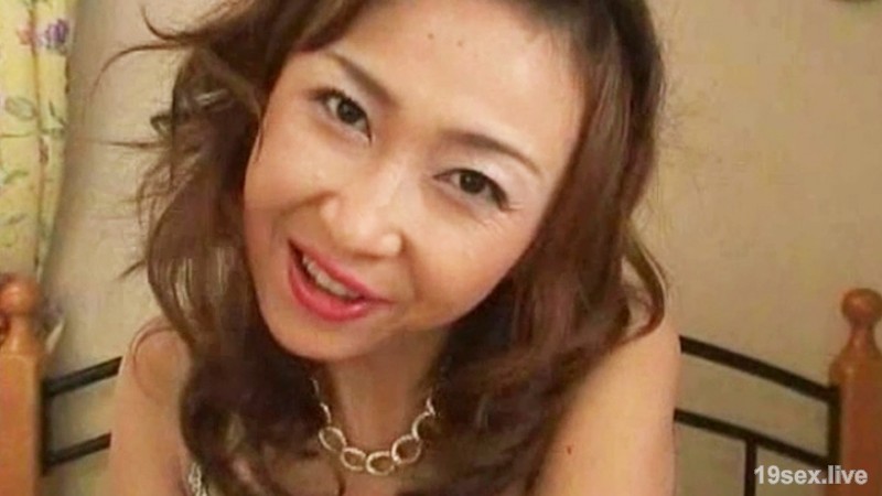 괴롭고 색다른 숙녀의 음란에 에로틱한 가득한 꼬마 뻣뻣함으로 이키