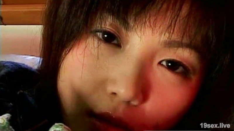 푹신한 승리로 기분 좋은 곳에 부딪치고 있다!여고생이 토로 얼굴로 느끼는 코스프레 에치