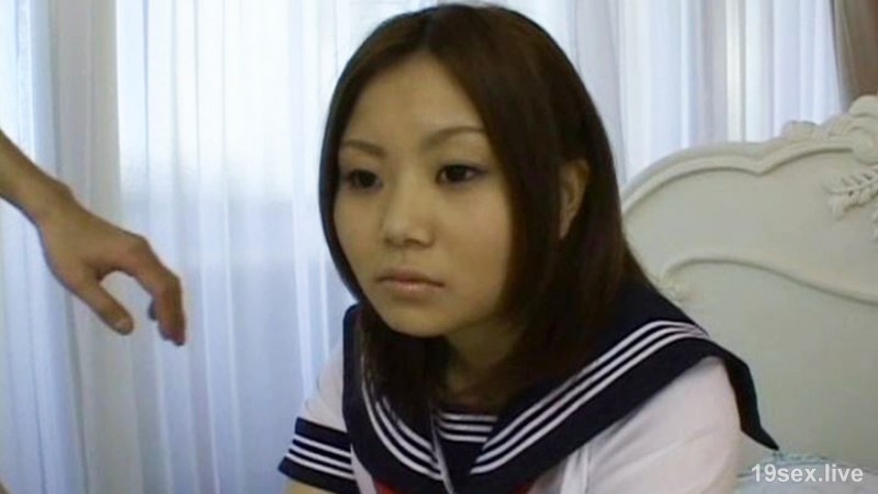 완전 수정으로 임신 연정? ! 여고생이 제복 차림 그대로 말해 3P 섹스로 질 내 사정되어 질내에 정자를 얻는다