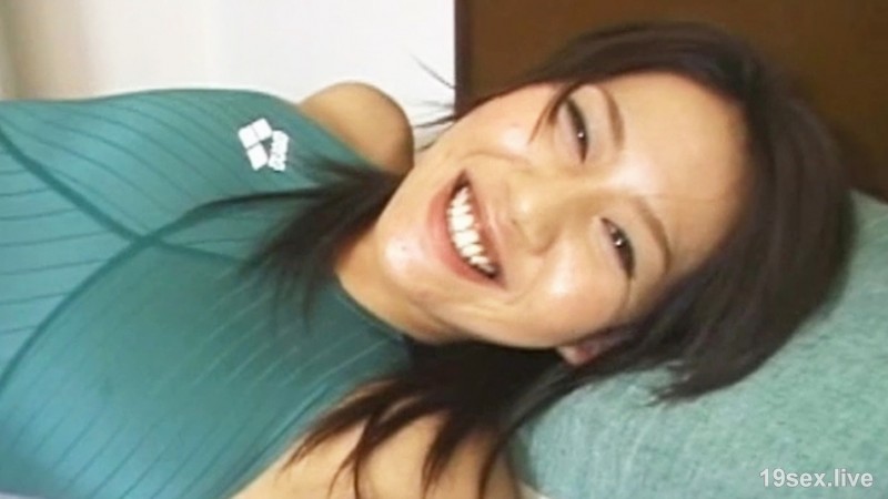 피부에 얽히는 피타 피타 준영 수영복을 어긋나 바이브로 보지 자극되어 프리 엉덩이 돌출 극복하는 근접 촬영 POV