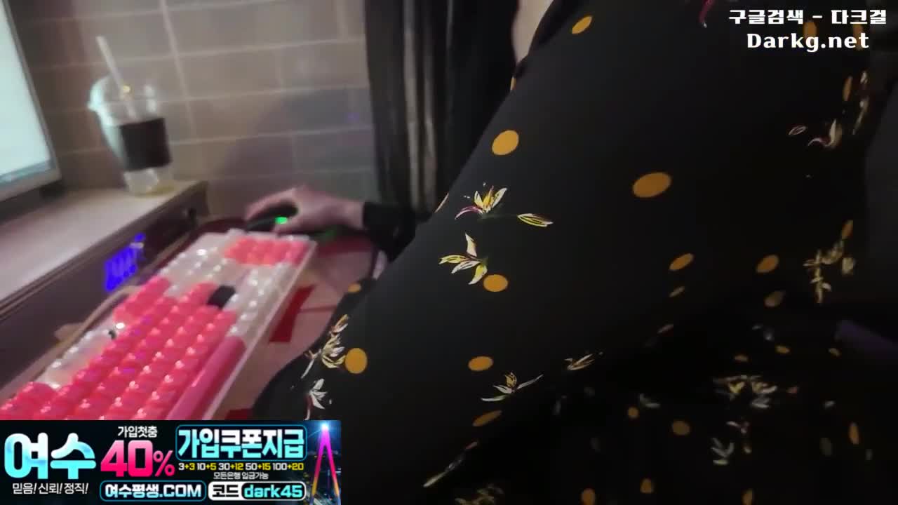 손님많은 시간에 pc방 진상커플 오나니방 한국야동