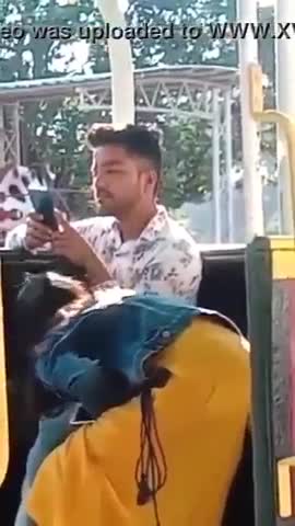 우연히 찍힌 놀이동산 음탕 커플