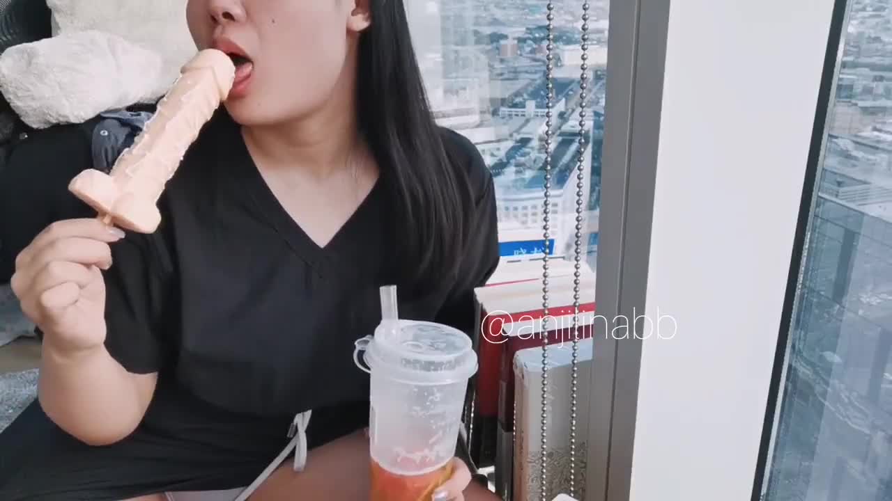 딜도바 쳐먹고 다니는 관종 또라이
