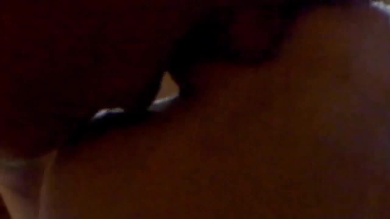 여친 유방에 감개무량 남친