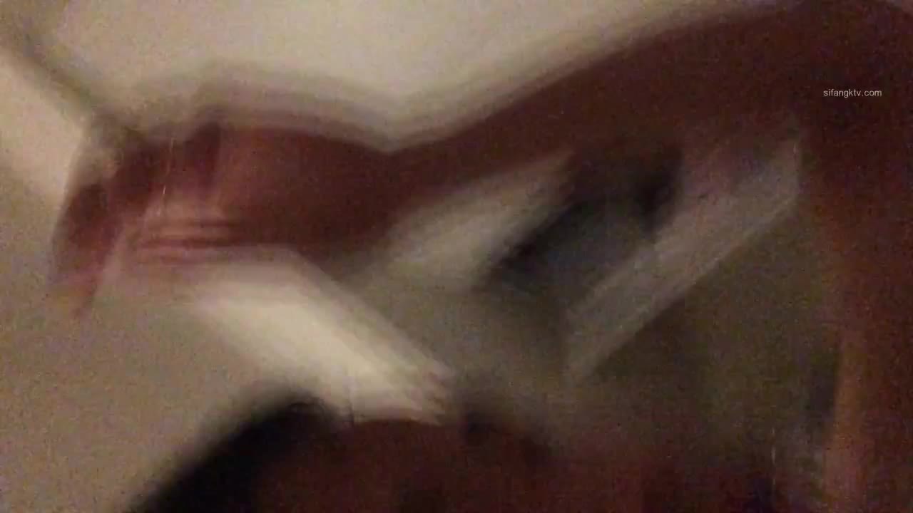 자는 줄 알고 자지 넣었는데 급반응 보이는 여자