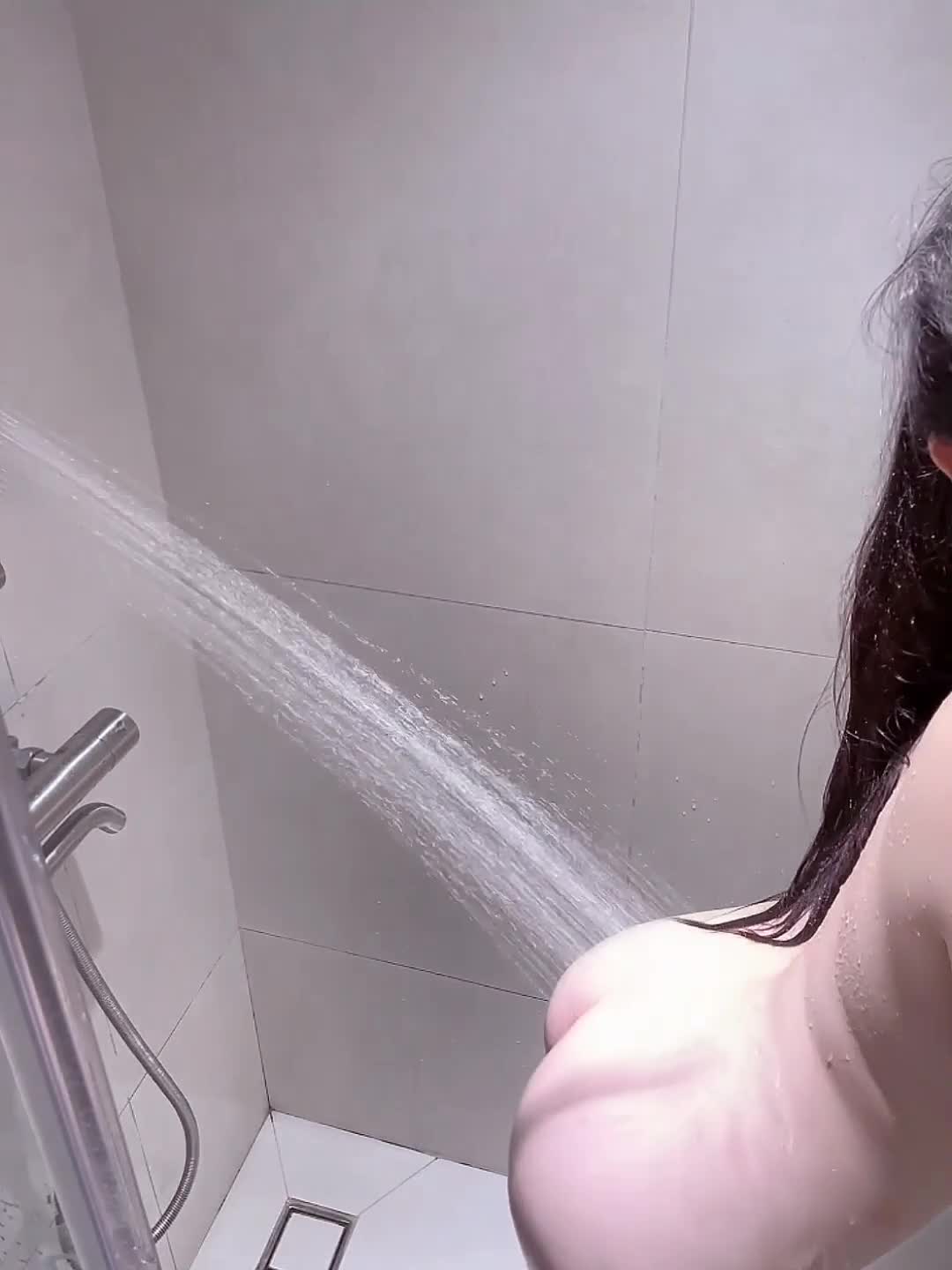 독특한 젖가슴을 가진 귀요미