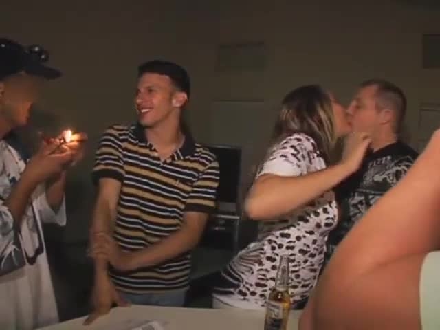 젊은 청춘들의 홈섹스 파티