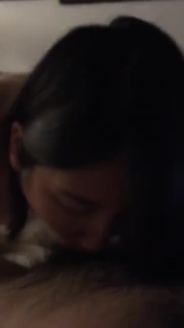 아낌없이 침 뱉아가면서 자지희롱녀