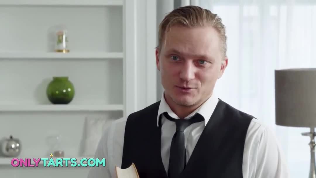 질싸 당하는 귀엽고 아담한 소녀 바비 브릴