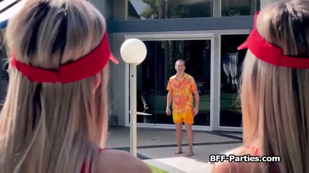 섹시한 미녀 구명요원들 단체 섹스