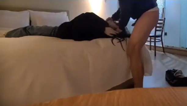 뭔 잘못을 했길래 오자마자 좆부터 먹이네