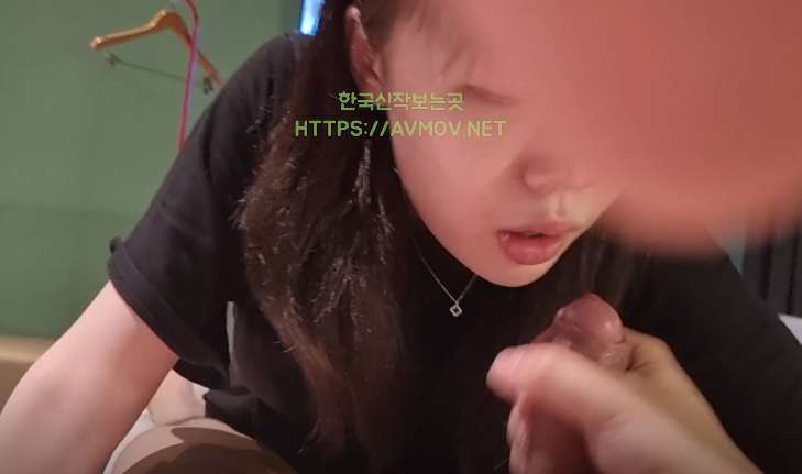 쭈쭈바~~귀두물고 흡입하는 입보지 귀요미