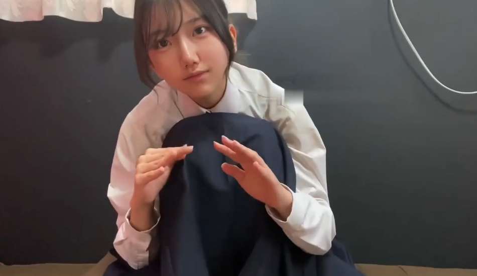 아이돌 얼굴에 과감한 알몸노출 퍼포먼스