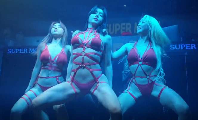 클럽 댄서들 혼자보기 아까워 찍어온 공연영상